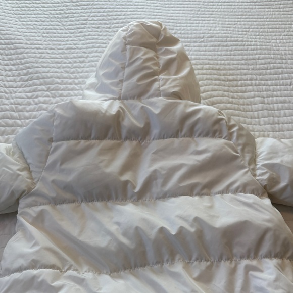 Old Navy White Puffer Jacket with Hood. Kids. Never Used. Size M (8) - Picture 6 of 6